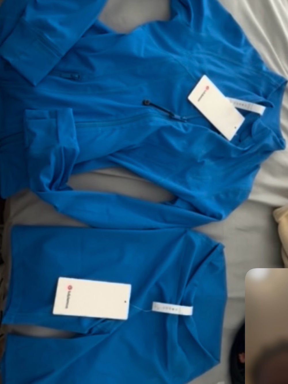 lululemon athletica women’s Bright Blue Full-Zip jacket size 6 in both